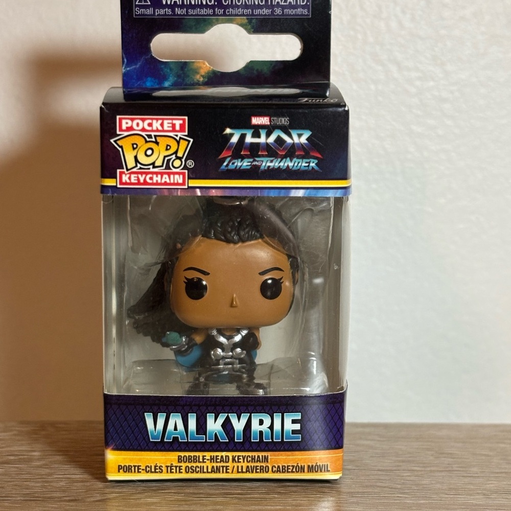 Marvel Valkyrie Pocket Pop! Keychain - Black and Blue